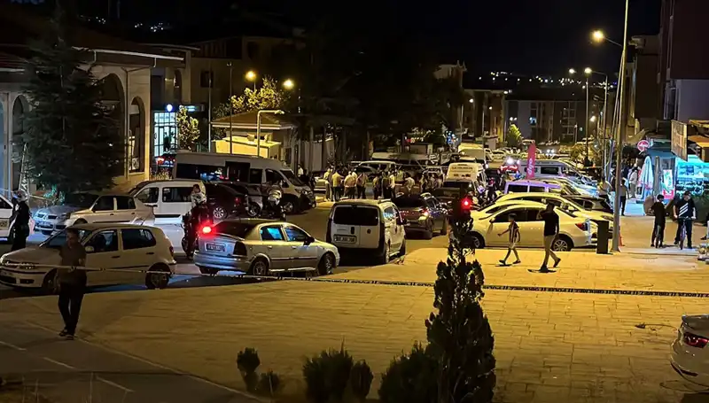 İki Ailenin Kavgası Hastane Yolunu Tutadı: 1 Ağır 3 Yaralı