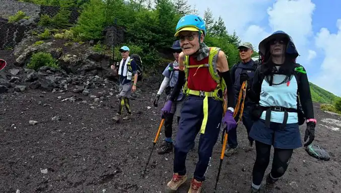 102 Yaşındaki Japon Dağcı Fuji Dağı’nda Yeni Bir Rekora İmza Attı