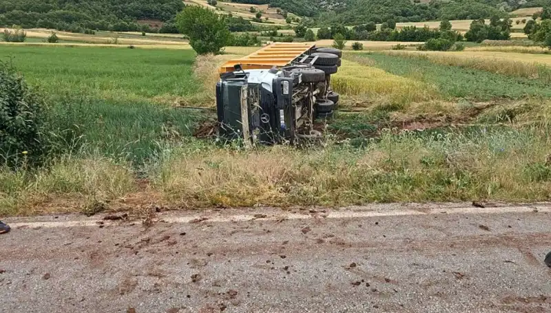 Tokat'ta Devrilen Kamyonda Feci Kaza: Şoför Hayatını Kaybetti