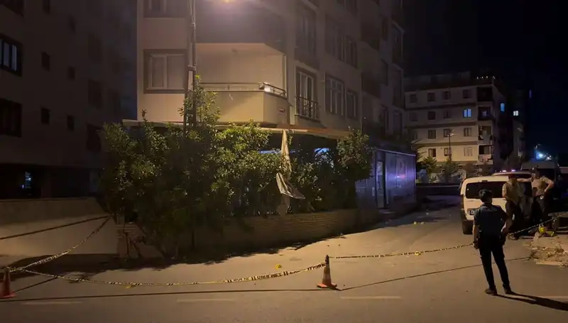 İstanbul'daki Kafeye Silahlı Saldırı: Hayatını Kaybedenler ve Tehlike