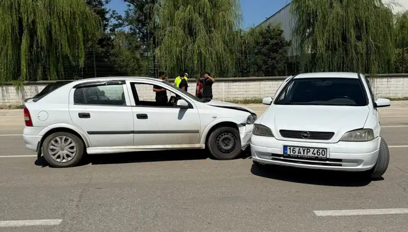 İki Otomobilin Çarpışması Sonucu İki Yaralı! Olay Yeri Detayları