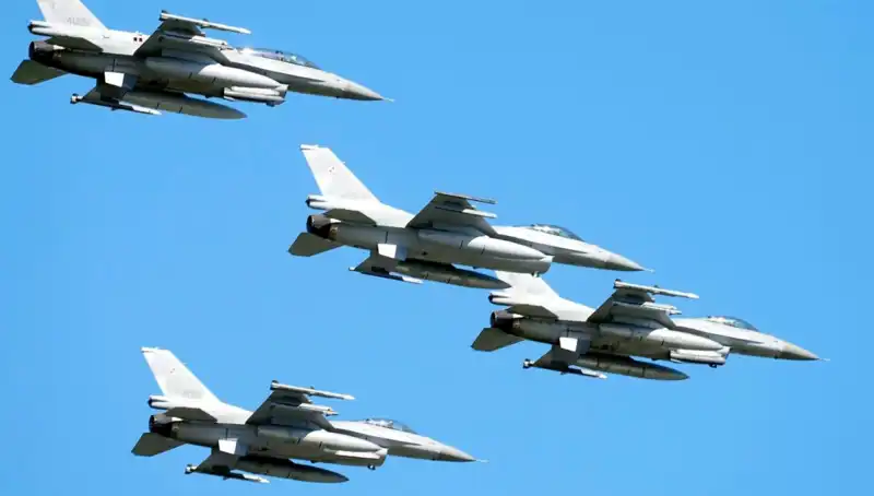 ABD'nin F-16 Eğitim Programı: Ukraynalı Pilotlar 310 Milyon Dolarla Sertifikalandırılacak