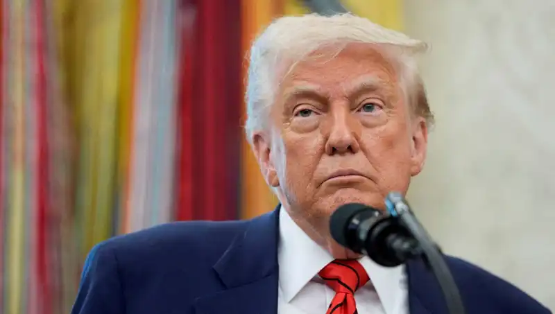 Trump'ın G7 Zirvesinden Erken Ayrılışı ve Beyaz Saray'daki Acil Toplantının Nedeni