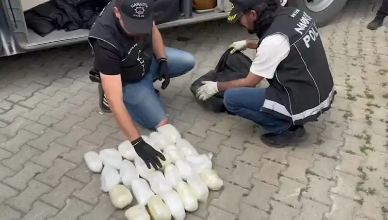 Yolcunun Valizinden 13 Kilo Metamfetamin Çıktı: Şok Detaylar Ortaya Çıktı