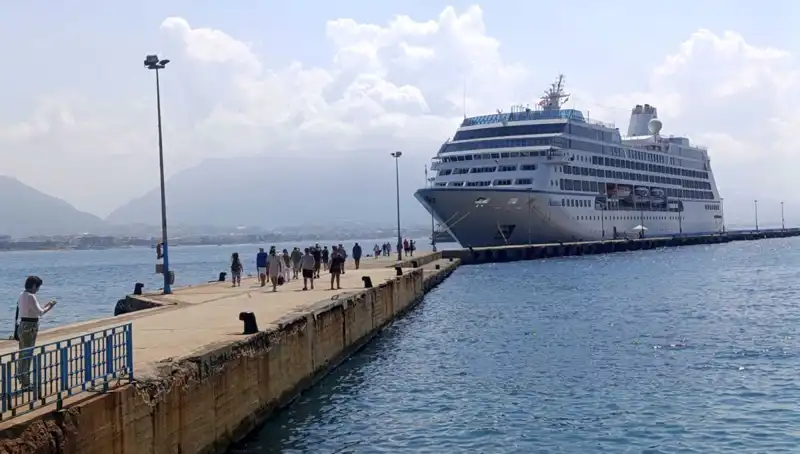 Alanya’da ABD’li Turist Akını: Kruvaziyer Seyahati ile Eğlencenin Tadını Çıkarıyorlar