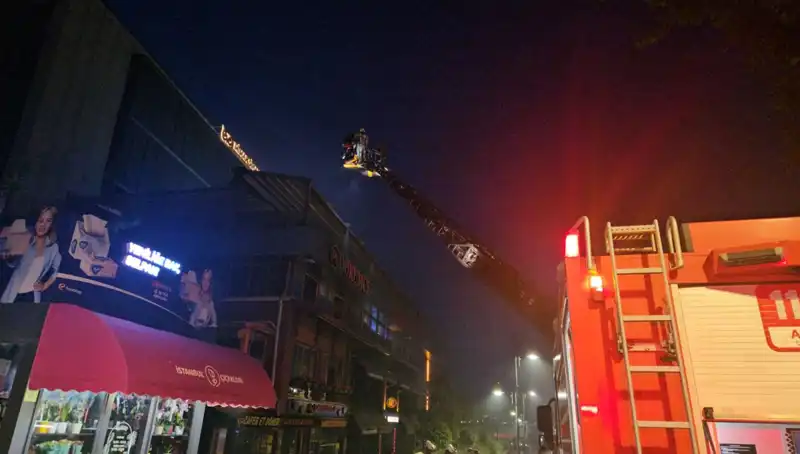 Beşiktaş'ta 3 Katlı Restoranda Korkutan Yangın: Sebep ve Sonuçlar