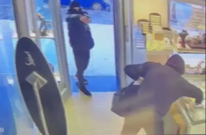 Ümraniye'de Maskeli Soygunculardan Heyecan Dolu Soygun Girişimi!
