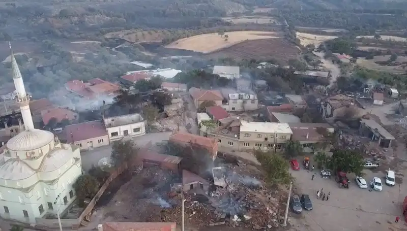 Çanakkale'deki Orman Yangını Havadan Görüntülendi: Durum Ciddileşiyor