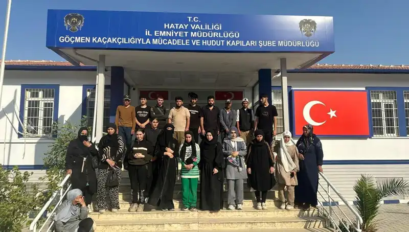 Minibüste 24 Göçmen Yakalandı: Duyulmamış Hikayeler ve Dramlar