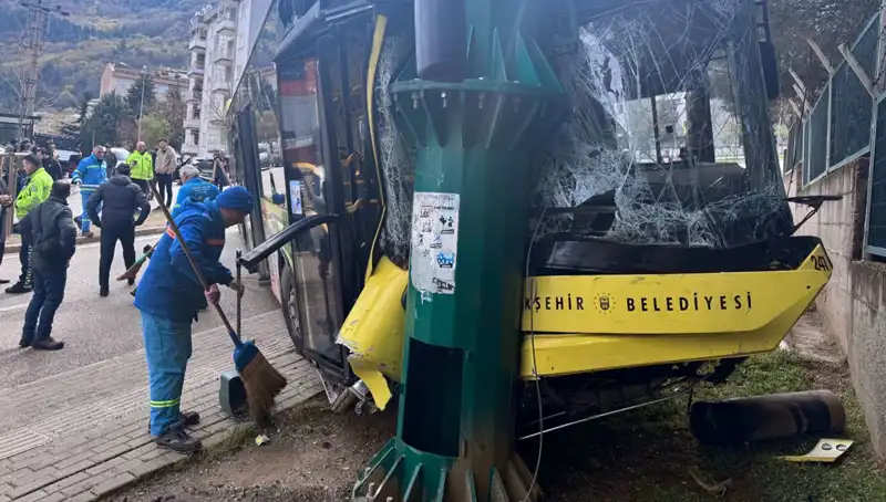 Bursa'da Belediye Otobüsü Kaza Yaptı: 8 Yaralı, Kazanın Nedeni Ne?