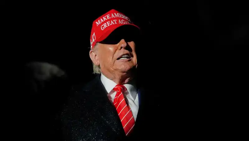 Yüksek Mahkeme'den Trump'a Çarpıcı Yetki: Göçmenlerin Yasal Statüsü Tehlikede!
