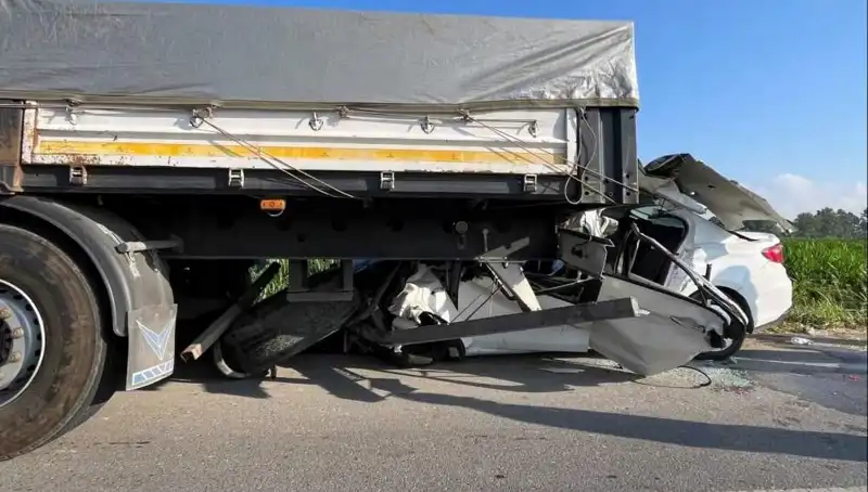 Sakarya'da Feci Kaza: Yolda Hayatını Kaybeden Genç, Şok Dalgası Yarattı