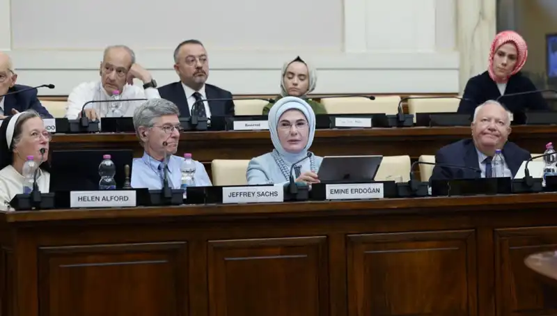 Emine Erdoğan, Vatikan'da Dünya 5'ten büyüktür mesajını verdi