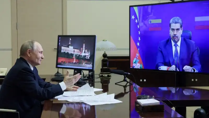 Putin, Maduro'yu 9 Mayıs Zafer Bayramı’na Davet Etti