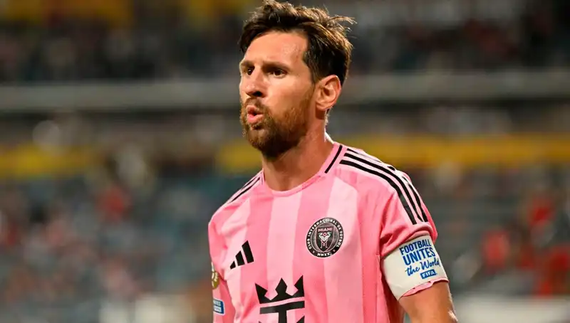 Messi'nin Heyecan Verici İlk Maçı: Beraberlik ve Direkten Dönen Son Şut