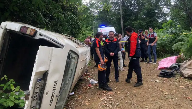 Rize'de Üzücü Minibüs Kazası: İki Can Gitti, Üç Kişi Yaralandı!