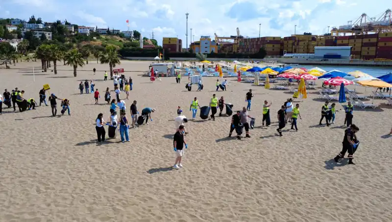 Plajlarda Büyük Temizlik Hareketi: Deniz Kenarları Parlak Bir Geleceğe Hazırlanıyor!