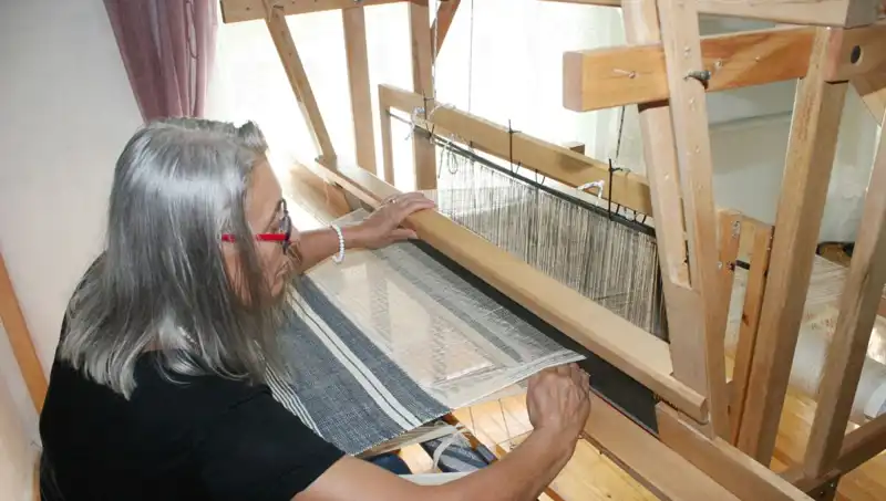 Eski Giysilerin İplerinden Harika Eşyalar Yaratmanın Yolu