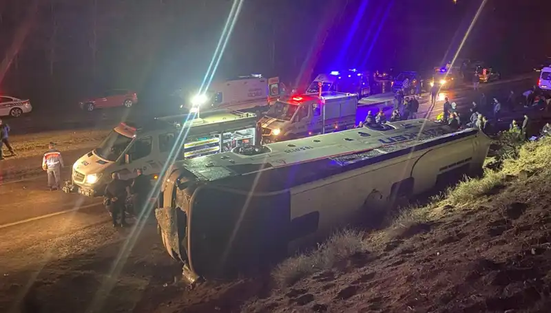 İşçi Servisi Şarampole Devrildi, 23 Kişi Yaralandı: Olayın Detayları