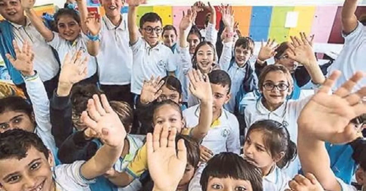 Karne Zili Çaldı: Öğrencilere İlk Kez Gelişim Raporu Verildi