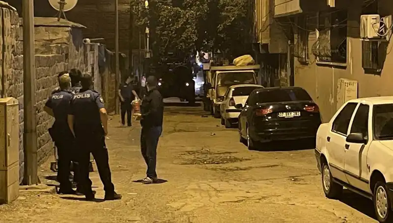 Polise Ateş Açan Şahıs, Bacaklarından Vurularak Etkisiz Hale Getirildi