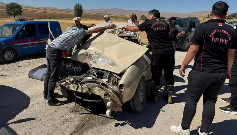 Kahramanmaraş’ta Kamyonet ile Otomobil Çarpıştı: Eşsiz Bir Kaza Anı!