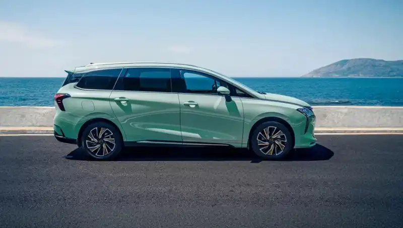Türkiye'de Yeni Bir Çin Otomobili: Forthing'in Fiyatı ve Özellikleri