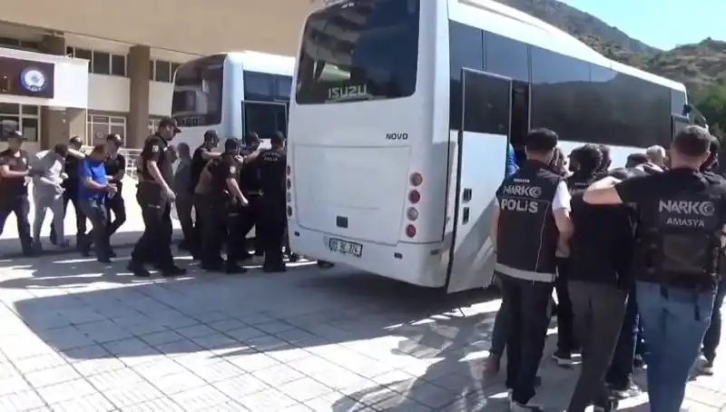Amasya’da Uyuşturucu Operasyonları: 13 Kişi Tutuklandı ve Ağ ortaya Çıktı