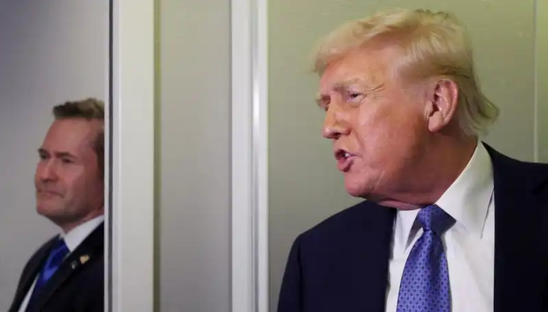 Trump'ın Görevden Alma Kararı: Mike Waltz'ün Sızdırdığı Planlar Ortaya Çıktı