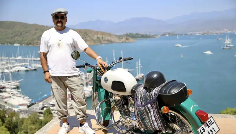 1973 Model Motosikletini Yenileyerek Hayalini Gerçekleştiren Genç Adam