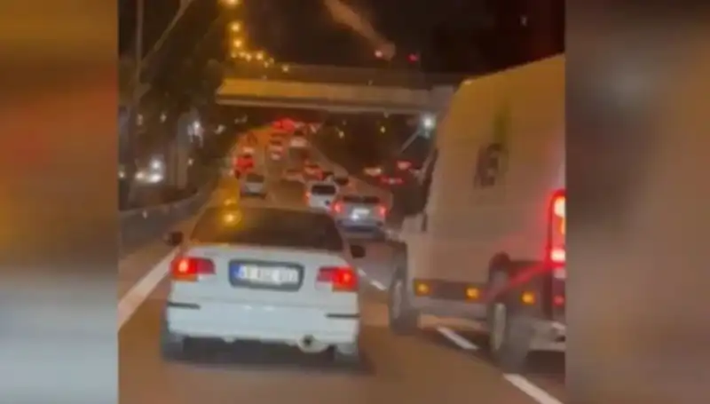 Tuzla'da Makas Terörü: Çarpan Sürücü Yakalandı ve Tutuklandı!
