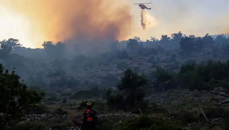 Eğriboz Adası’nda Büyük Orman Yangını: 2 Köy Acil Olarak Tahliye Edildi