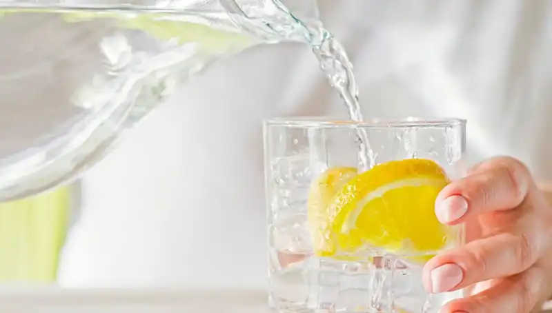 Limonlu Su Tüketmenin Sağlığımıza Faydaları: Doktorun 8 Önemli Açıklaması