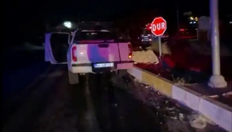 İzmir’de Kamyonet ile Hafif Ticari Araç Çarpıştı, 7 Kişi Yaralandı