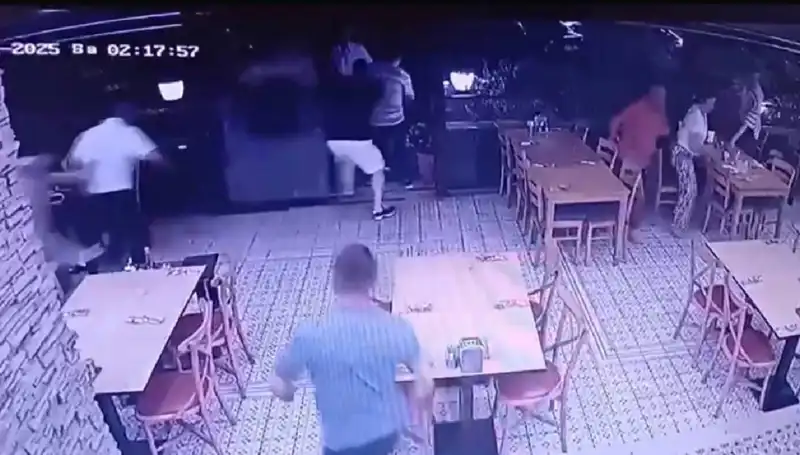 Güvenlik Kamerasında Deprem Anı: Şok Eden Görüntüler Ortaya Çıktı