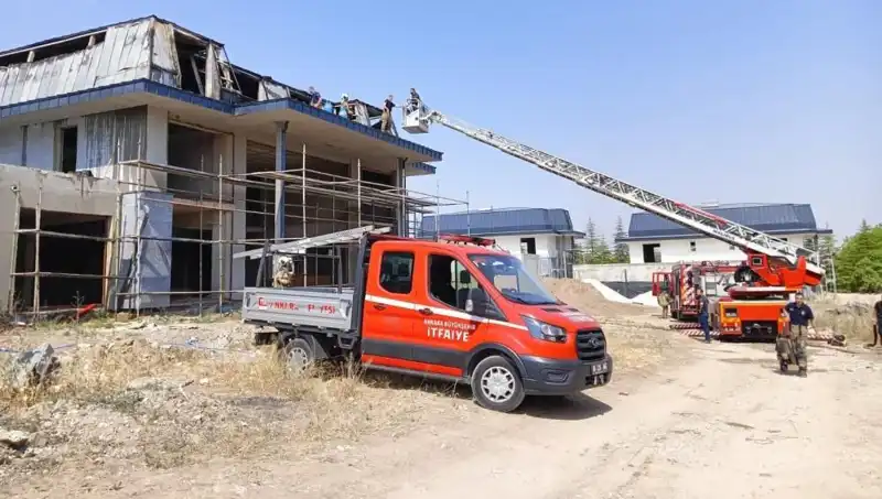 Gölbaşı'ndaki Villalar Kül Oluyor: Yangın Alarmı!