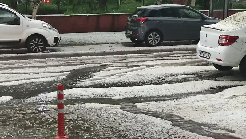 Ardahan’ı Beyaza Bürüyen Dolu: Kışın İlk Belirtileri Geliyor