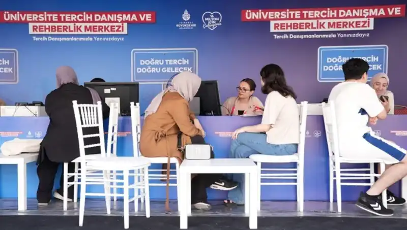 İstanbul'da Öğrencilere Yönelik İBB Tercih Danışma ve Rehberlik Merkezleri Açıldı