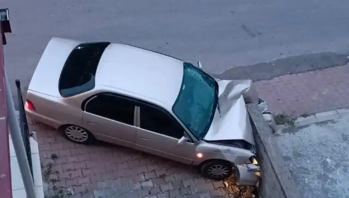 Kontrolü Kaybeden Araç Duvara Çarptı: Kazanın Detayları İle Geliyoruz